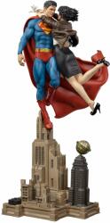 Iron Studios DC Comics - Superman and Lois Lane Diorama - Art Scale 1/6