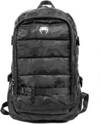 Venum Challenger Pro hátizsák, 25 liter, 30x50x15 cm, fekete/sötét terepszínű (VENUM-04952-536)
