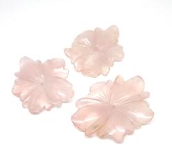 R. M. ékszer Virág faragott átfúrt Rózsakvarc 6x5cm (010585)