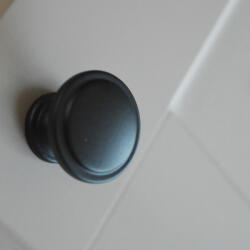 Schwinn 2786_fekete Festett fekete színű, fém bútorgomb (2786_fekete)