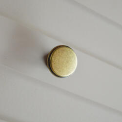 Triomax Cento Antik bronz színű, fém bútorgomb 28 mm átmérő (Cento0104)