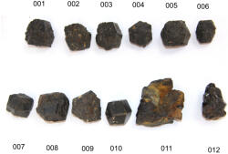  Granat Negru Mineral Natural Brut 36-71 x 25-67 x 17-36 mm - ( XXL ) - 1 Buc