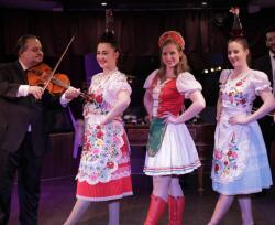 4 fogásos hajós vacsora Operett és Folklór Műsorral
