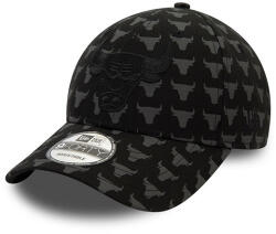 New Era Sapka Team Monogram Chicago Bulls 9FORTY Cap Chicago Bulls logo embroidered on front Chicago Bulls logo all over print New Era Flag embroidered on lef