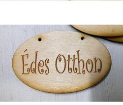  Natúr fa ovális tábla ’Édes Otthon’ felirattal. Mérete: 90x55 mm