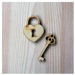  Natúr fa szív lakat kulccsal, lakat mérete: 3, 5x4, 5 cm, kulcs: 2x4, 3 cm