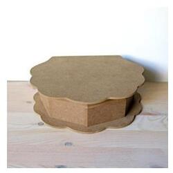 Hullámos tetejű MDF doboz, mérete: 22x8x6 cm