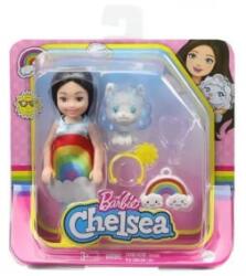 Mattel Barbie Chelsea Club: Barna hajú baba szivárvány jelmezben cica figurával (236539) (236539)
