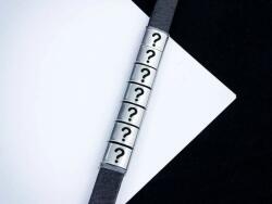 R. M. ékszer Személyre szabott 7 gravírozható medálos MoMents bőr karkötő (19460RM)