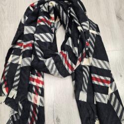  Női sál S& J kockás 70 cm x 200 cm Fekete