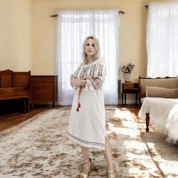 Ie traditionala Rochie Traditionala cu broderie Iris 7