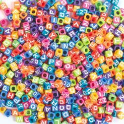 Playbox PlayBox: Színes betűs gyöngy szett 300 db-os 7x7x7mm (2471516) - innotechshop