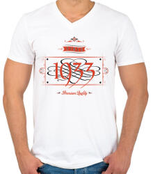 printfashion since-1933-red-black - Férfi V-nyakú póló - Fehér (523522)