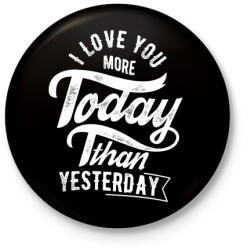 printfashion Ma jobban szeretlek, mint tegnap - Kitűző, hűtőmágnes - Fekete (3090807)