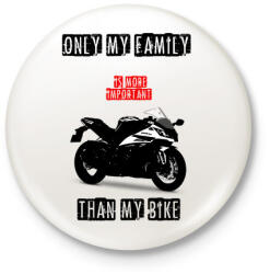 printfashion A motoromnál fontosabb - Kitűző, hűtőmágnes - Fehér (3081038)