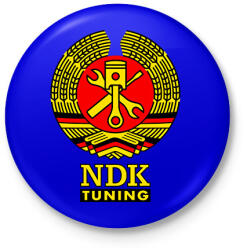 printfashion NDK DDR Műhely Tuning Címer (3 szín) - Kitűző, hűtőmágnes - Királykék (16194703)