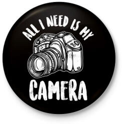 printfashion All I Need Is My Camera - Kitűző, hűtőmágnes - Fekete (5335227)