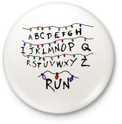 printfashion RUN Stranger Things - Kitűző, hűtőmágnes - Fehér (3081709)