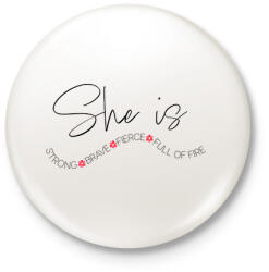 printfashion Ez a nő erős, bátor, vad, tüzes - Kitűző, hűtőmágnes - Fehér (12753869)