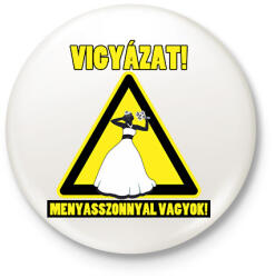 printfashion Vigyázat! Menyasszonnyal vagyok! - Kitűző, hűtőmágnes - Fehér (6310820)