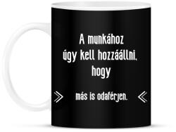 printfashion A munkához úgy kell hozzáállni, hogy más is odaférjen - Bögre - Fekete (13815491)