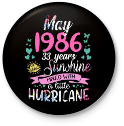 printfashion Születésnap 1986 Május - Napfény egy kis hurrikánnal! - Kitűző, hűtőmágnes - Fekete (3095829)