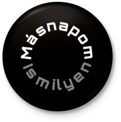 printfashion MÁSNAPOM IS MILYEN - Kitűző, hűtőmágnes - Fekete (3092772)