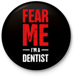 printfashion Félj tőlem, én vagyok a fogorvos - Kitűző, hűtőmágnes - Fekete (3096939)