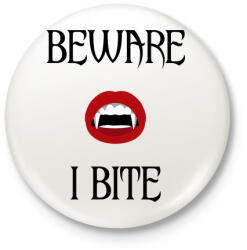 printfashion VAMPIRE - BEWARE I BITE - Kitűző, hűtőmágnes - Fehér (3077184)