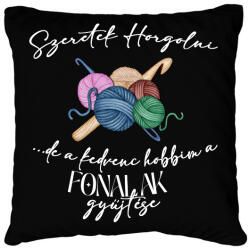 printfashion Szeretek Horgolni. . . de a kedvenc hobbim a fonalak gyűjtése - Párnahuzat, Díszpárnahuzat - Fekete (16526412)