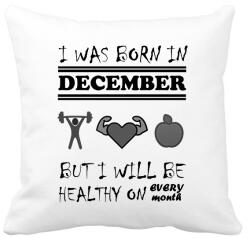 printfashion Decemberben születtem de minden hónapban egészségesen élek - Párnahuzat, Díszpárnahuzat - Fehér (1274721)