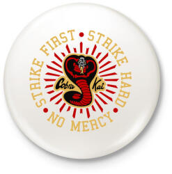 printfashion Strike first, Strike hard, No mercy - Cobra Kai - Kitűző, hűtőmágnes - Fehér (4580220)