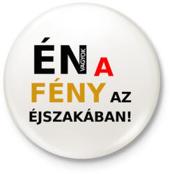 printfashion ÉN VAGYOK A FÉNY AZ ÉJSZAKÁBAN2 - Kitűző, hűtőmágnes - Fehér (3078893)