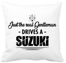 printfashion Just the real Gentleman - Suzuki - Párnahuzat, Díszpárnahuzat - Fehér (4453702)