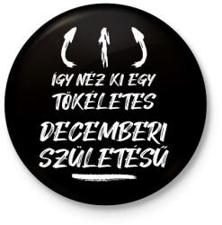 printfashion Így néz ki egy tökéletes decemberi születésű - Kitűző, hűtőmágnes - Fekete (11015633)