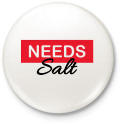 printfashion Needs salt - Kitűző, hűtőmágnes - Fehér (7553098)