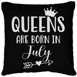 printfashion QUEENS are born in July - Párnahuzat, Díszpárnahuzat - Fekete (5499651)