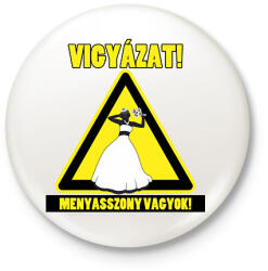 printfashion Vigyázat! Menyasszony vagyok! - Kitűző, hűtőmágnes - Fehér (6310821)