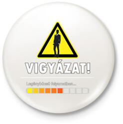 printfashion Vigyázat! Legyénybúcsú folyamatban - Kitűző, hűtőmágnes - Fehér (6316052)