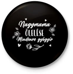 printfashion Nagymama ölelése - Fehér - Kitűző, hűtőmágnes - Fekete (7064131)