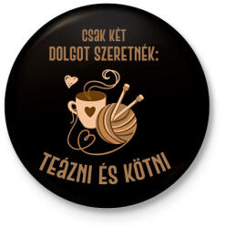 printfashion Csak két dolgot szeretnék: Teázni és kötni - Kitűző, hűtőmágnes - Fekete (6982022)