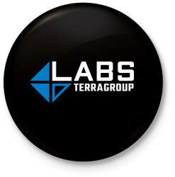 printfashion Labs - TerraGroup - Kitűző, hűtőmágnes - Fekete (8748068)