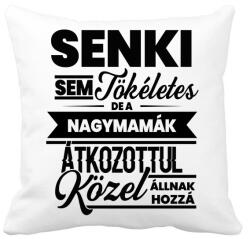 printfashion Senki sem tökéletes - Nagymama - Párnahuzat, Díszpárnahuzat - Fehér (4819930)