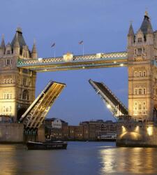 Felnyíló Tower-bridge, poszter tapéta 225*250 cm (MS-3-0021)