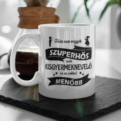  Talán nem vagyok szuperhős, csak kisgyermeknevelő, de ez sokkal menőbb - feliratos kerámia bögre (0067_mug)