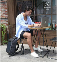  Napelemes hátitáska