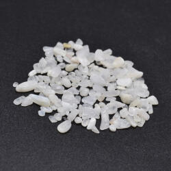 Natur Fehér Jade Ásványtörmelék 2-8x2-4mm 20g