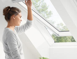 VELUX Gll mk04 1055/1061 ПОКРИВЕН ПРОЗОРЕЦ СТАНДАРТ ГОРНО УПР. ЛАК (gll mk04 1055/1061)