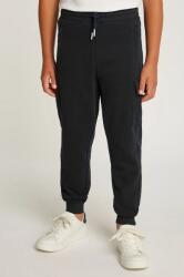 Calvin Klein gyerek pamut melegítőnadrág RELAXED TAPERED LEG CARGO - fekete 140