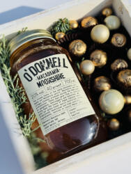 MRA Ajándékcsomag Moonshine Macadamia fehér kopt. fa ládában